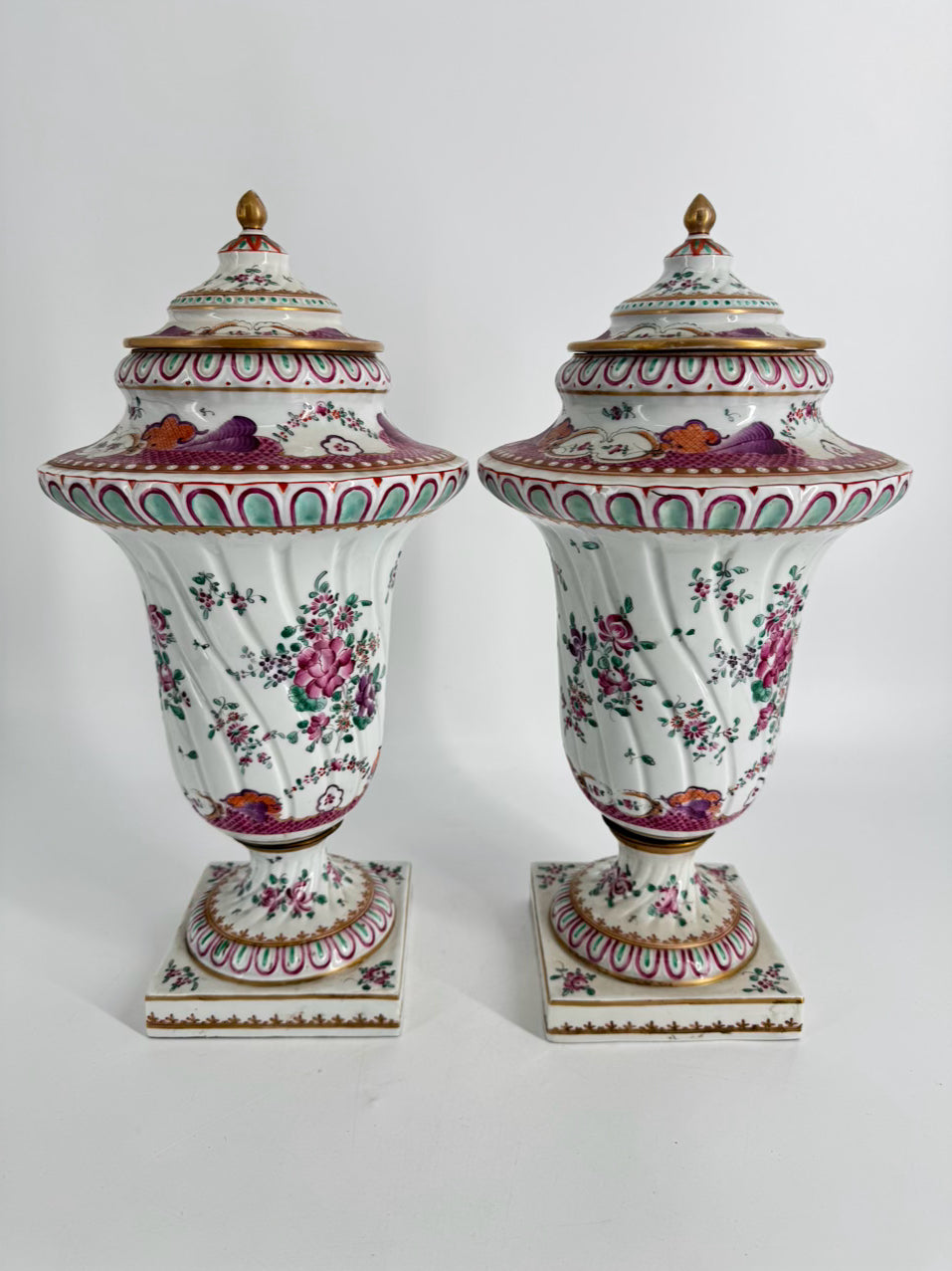 SAMSON Pink & Green Porcelain Pair of Jars w/ Lids