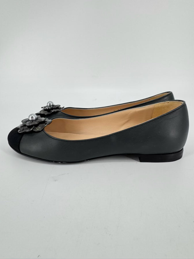 CHANEL Size 37.5 Graphite Leather Camellia Flower Flats