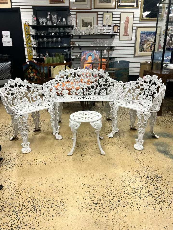 VINTAGE White Metal Grape Leaves Patio 4 Piece Set