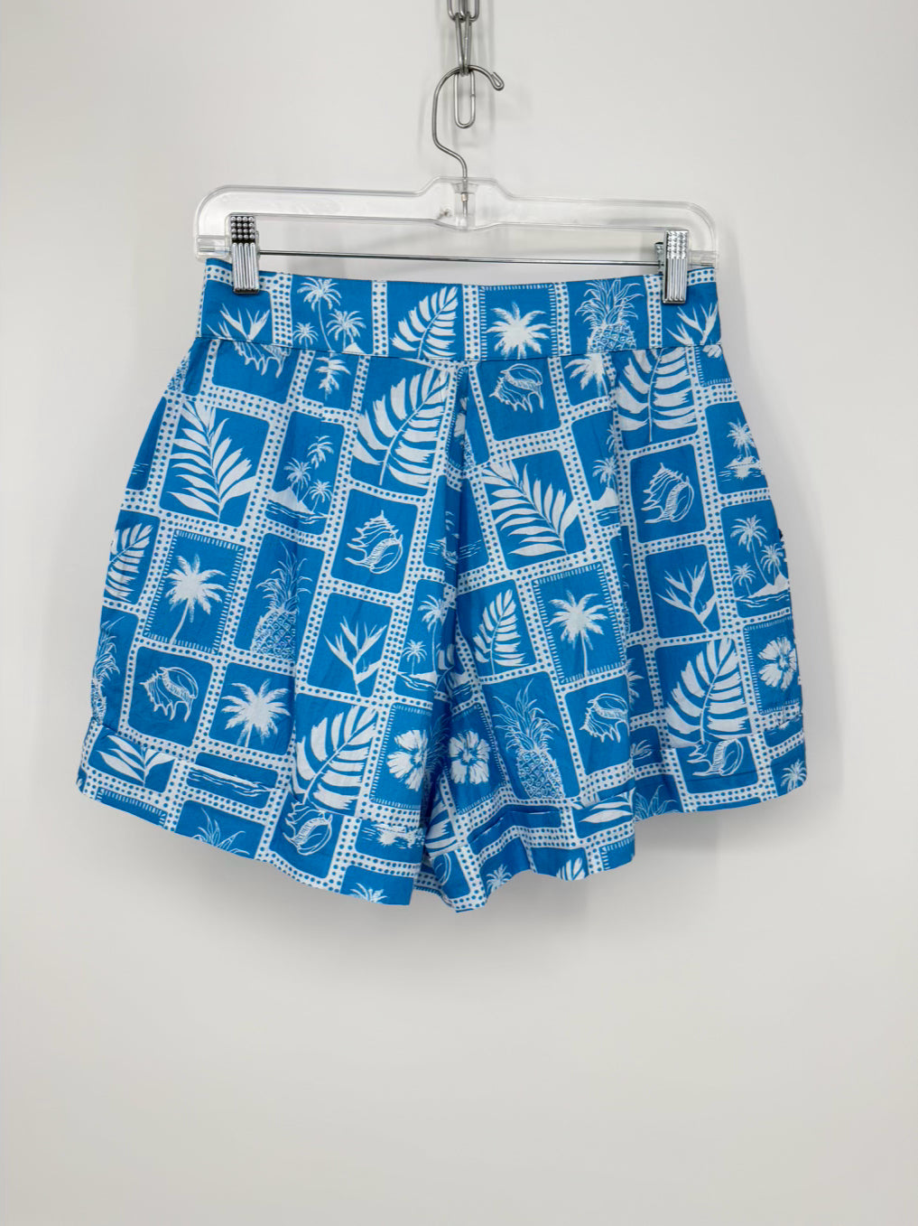 ELIZABETH JAMES THE LABEL Size M Blue & Cream Tropical Shorts NWT