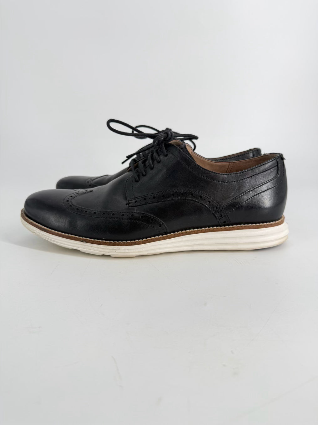 COLE HAAN Size 10 Black Leather Casual Shoes
