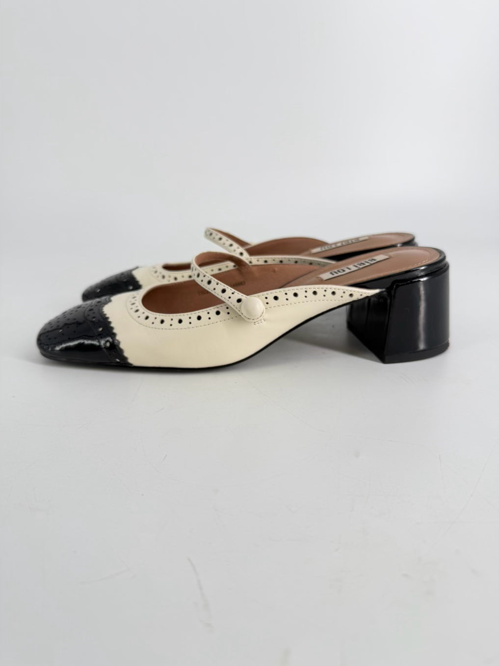 BIBI LOU Size 39 White & Black Kitten heels