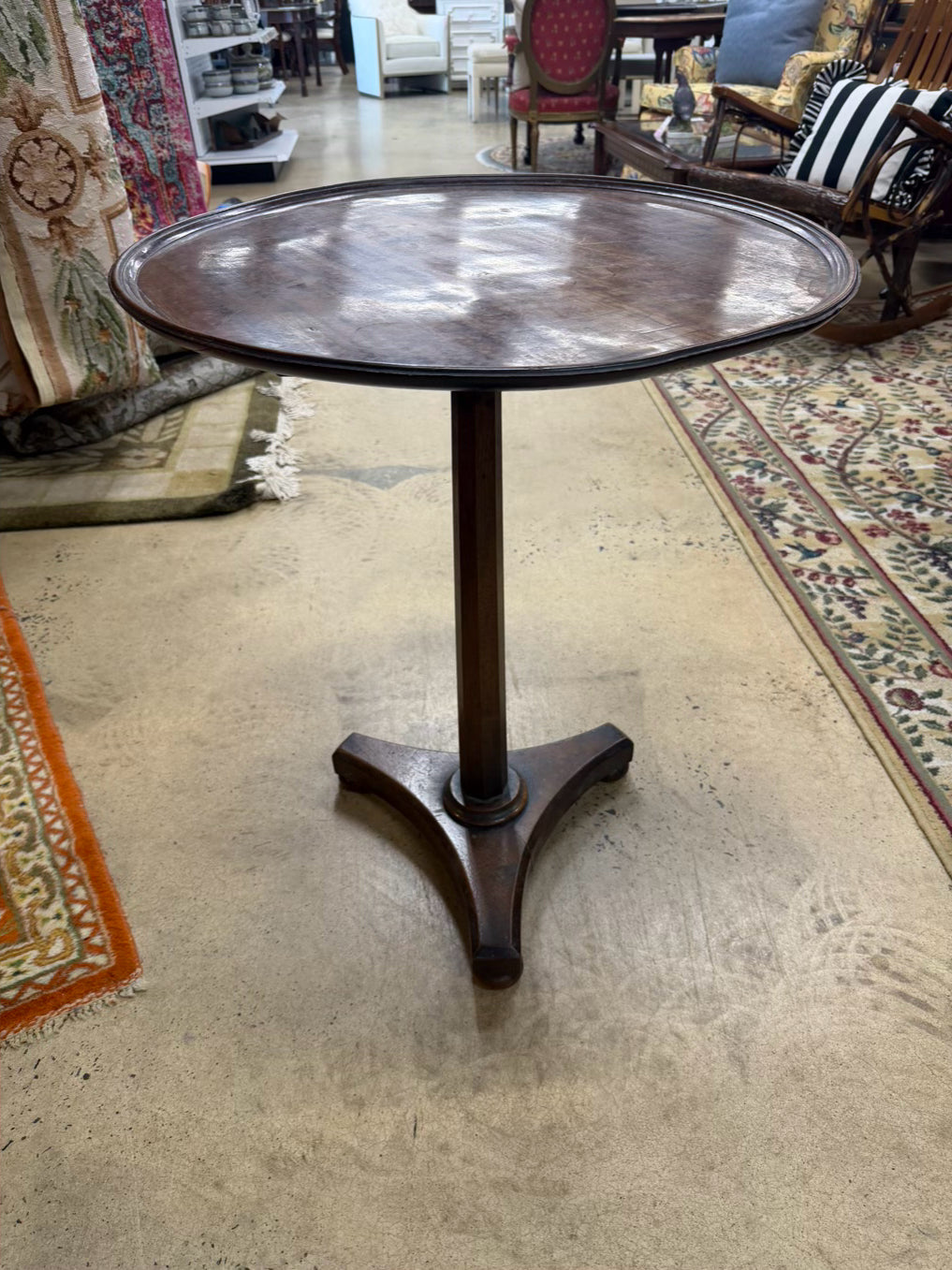 ANTIQUE ROUND Wood Tilt-Top Pedestal Table