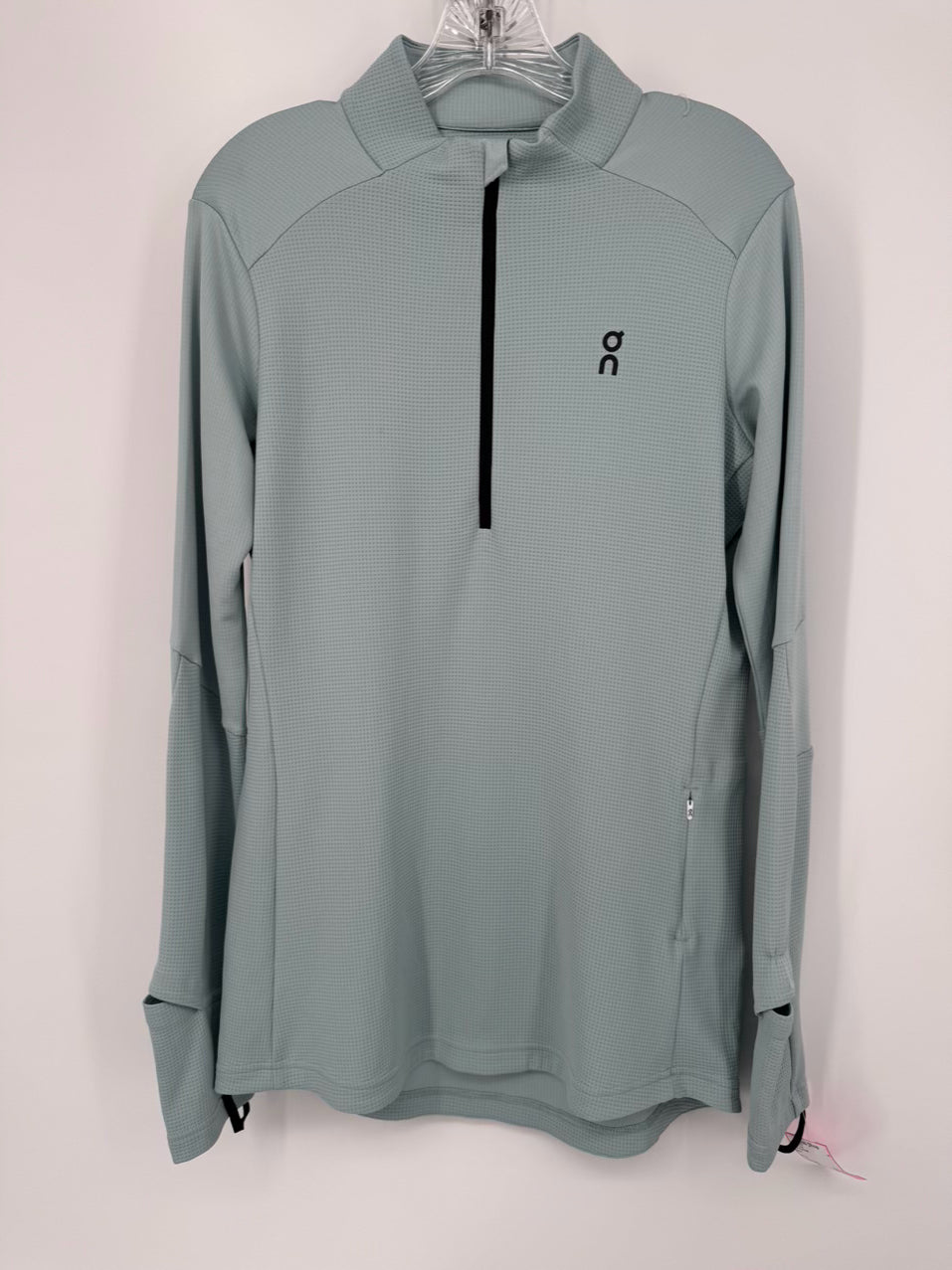 ON CLOUD Size M/L Mint 2-Piece Suit