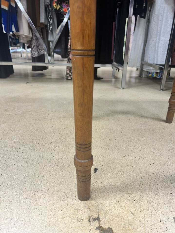 VINTAGE Medium Oak End Table w/ Drawer