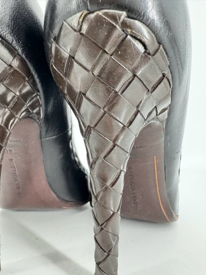 BOTTEGA VENETA Size 40 Black Leather Intrecciato Weave Peep Toe Heels