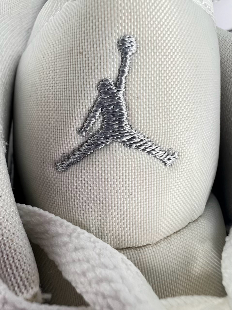 NIKE Size 8 White & Gray Nike Air Jordans Sneakers