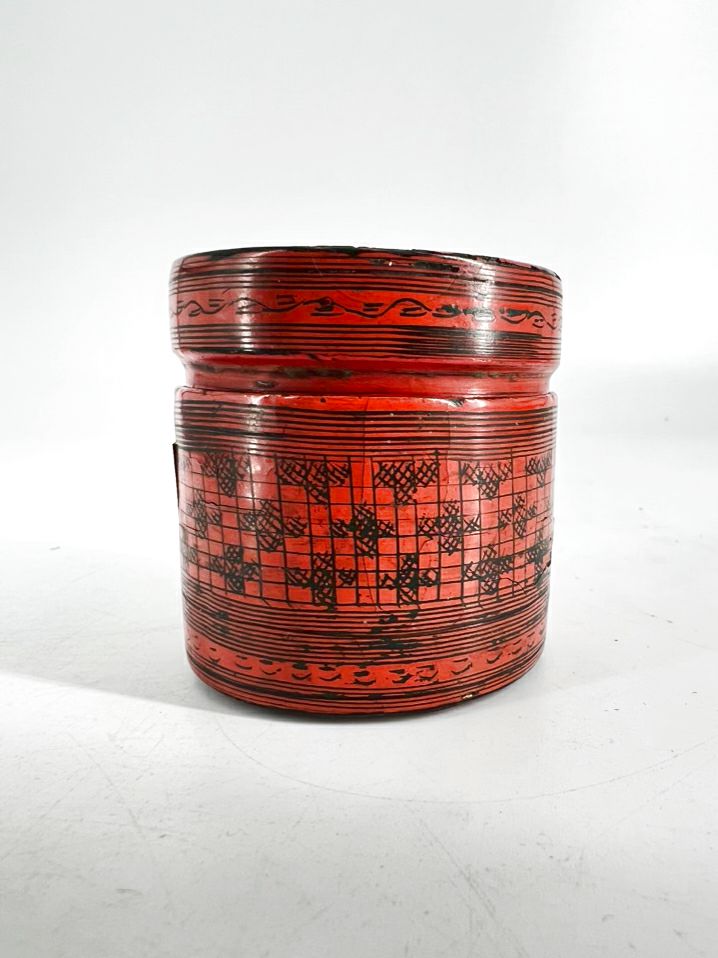 Red Lacquer Betel Trinket Box