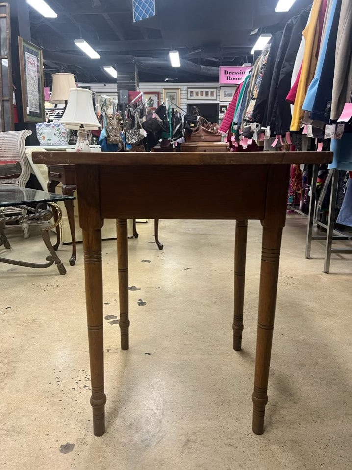 VINTAGE Medium Oak End Table w/ Drawer