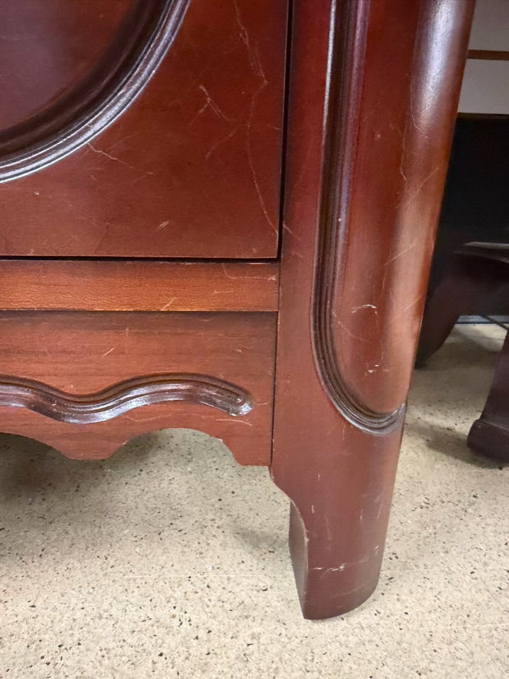 DAVIS CABINET CO Wood Victorian Dresser w/ 3 Drawers & Mirror