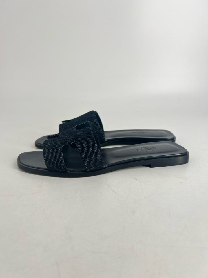 HERMES Size 38.5 Navy Leather & Denim Oran Sandals