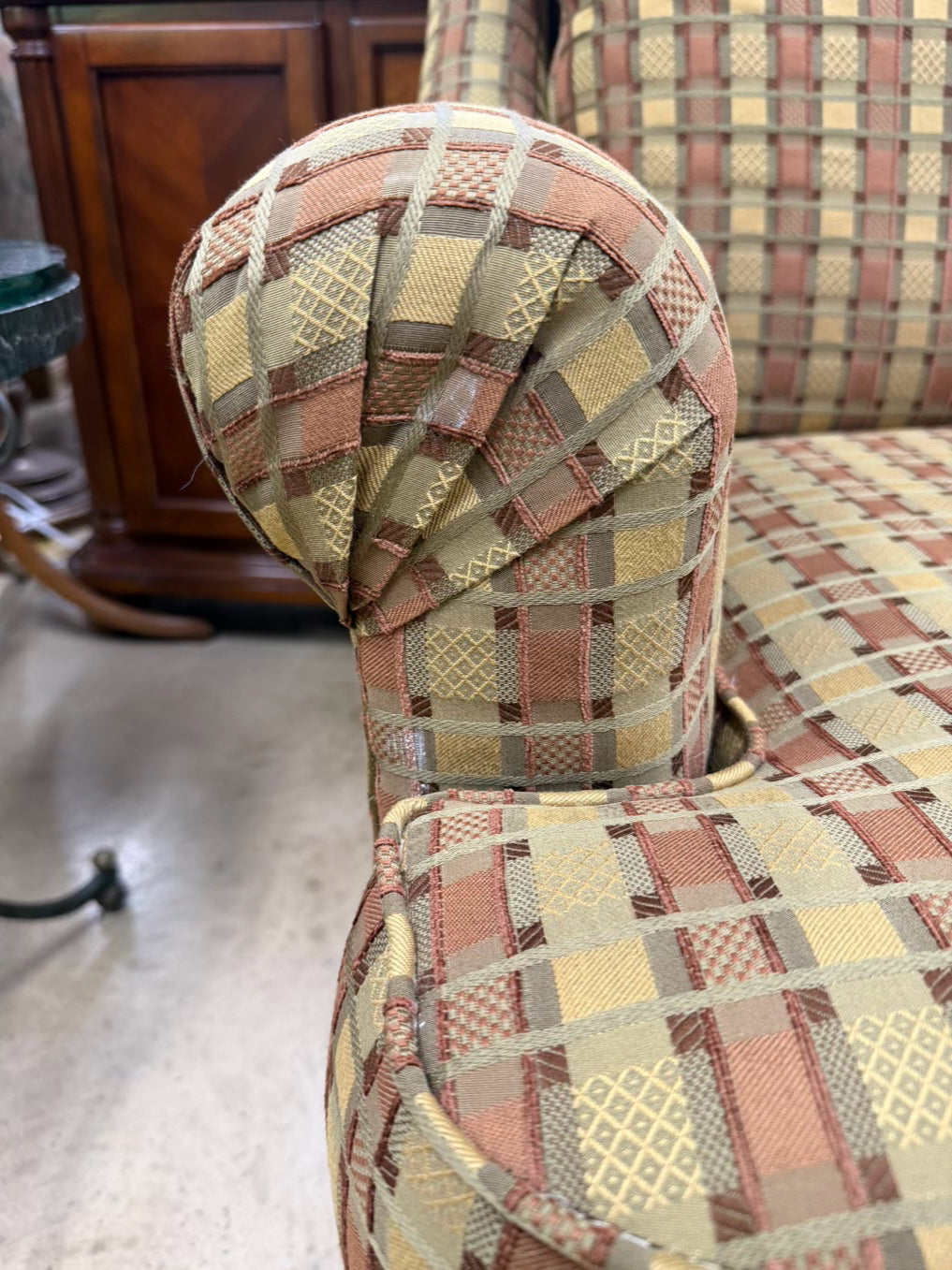 FAIRFIELD Brown, Tan & Gold Swivel Club Chair