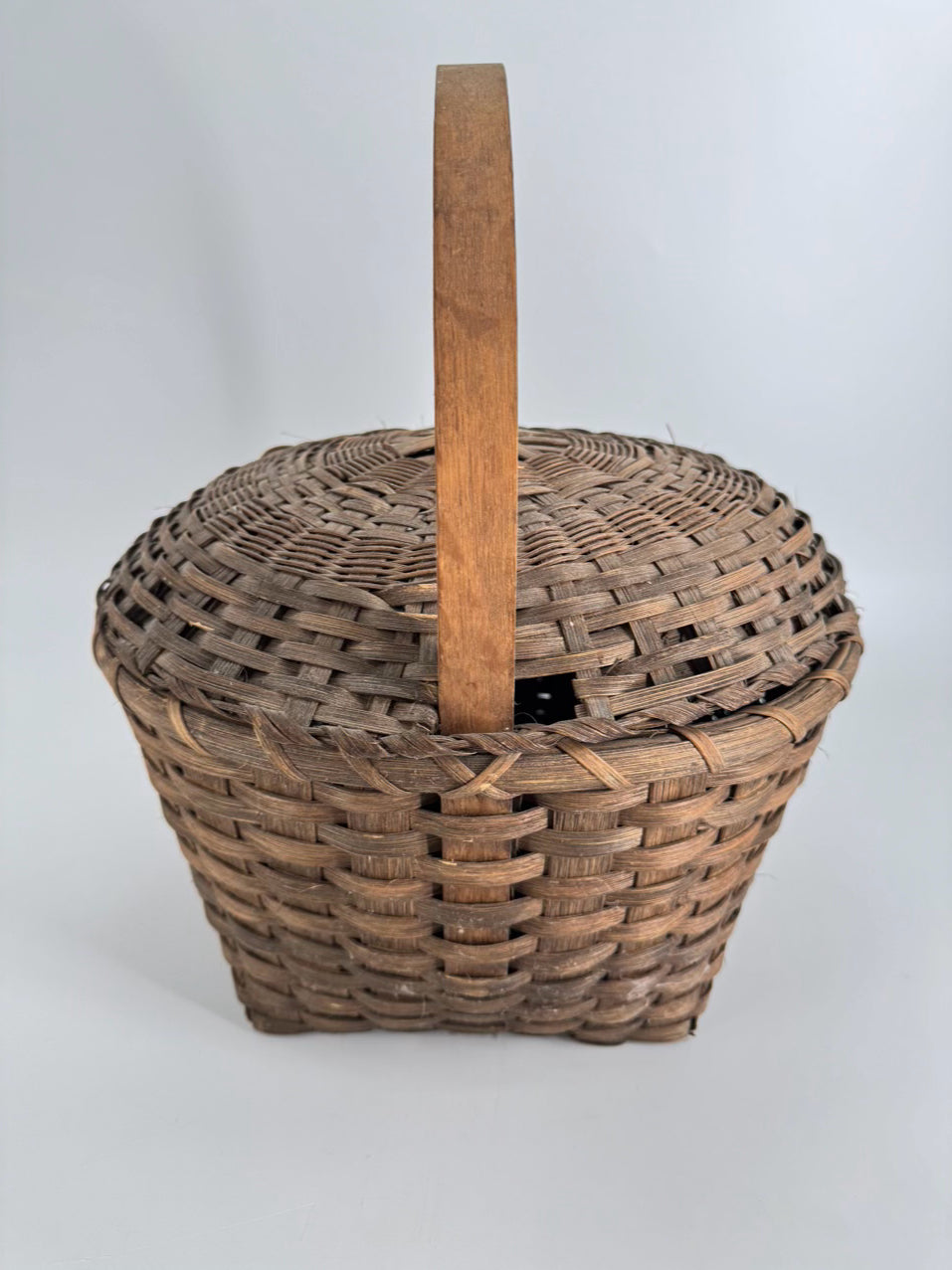 VINTAGE Light Brown Woven Basket w/ Lid