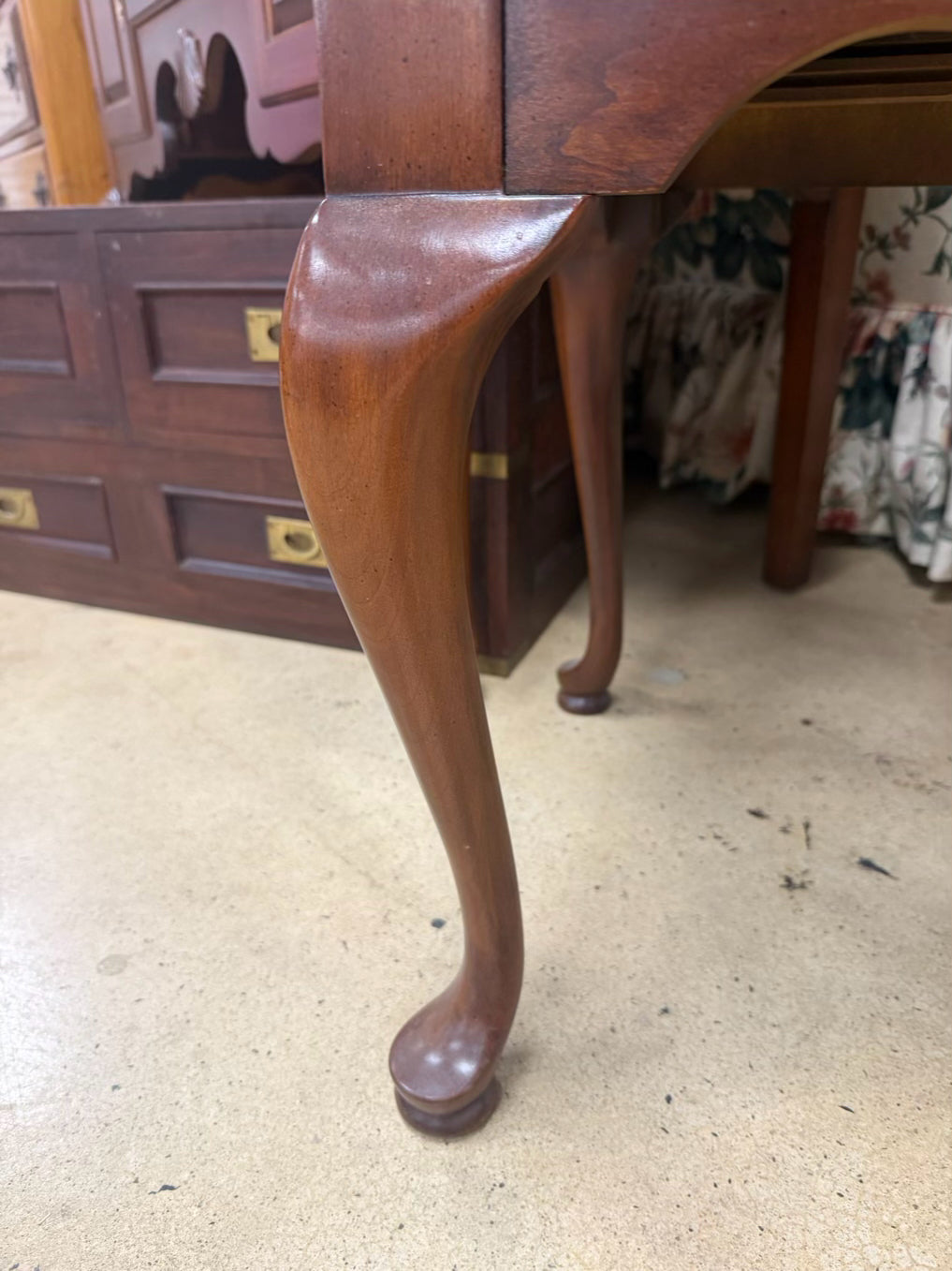 THOMASVILLE Dark Brown Mahogany Queen Ann Low Boy