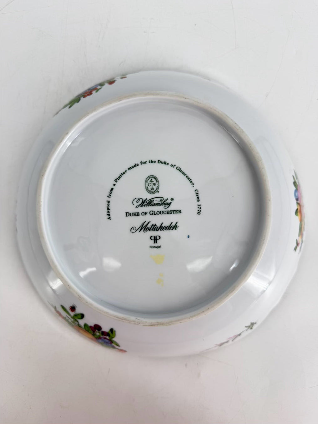MOTTAHEDEH White & Multi Porcelain Williamsburg Duke Of Gloucester Bowl w/ Scalloped Edge