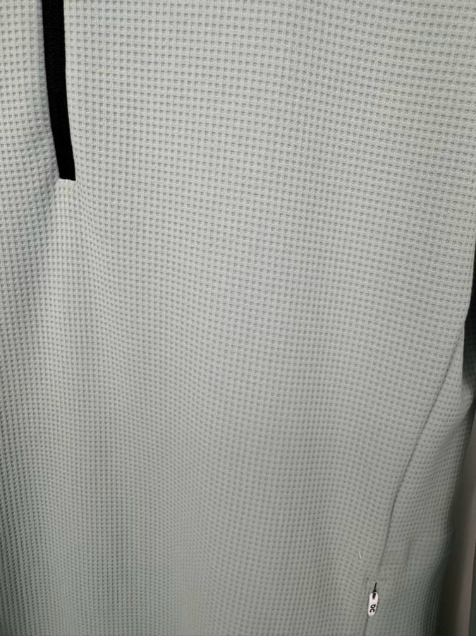 ON CLOUD Size M/L Mint 2-Piece Suit