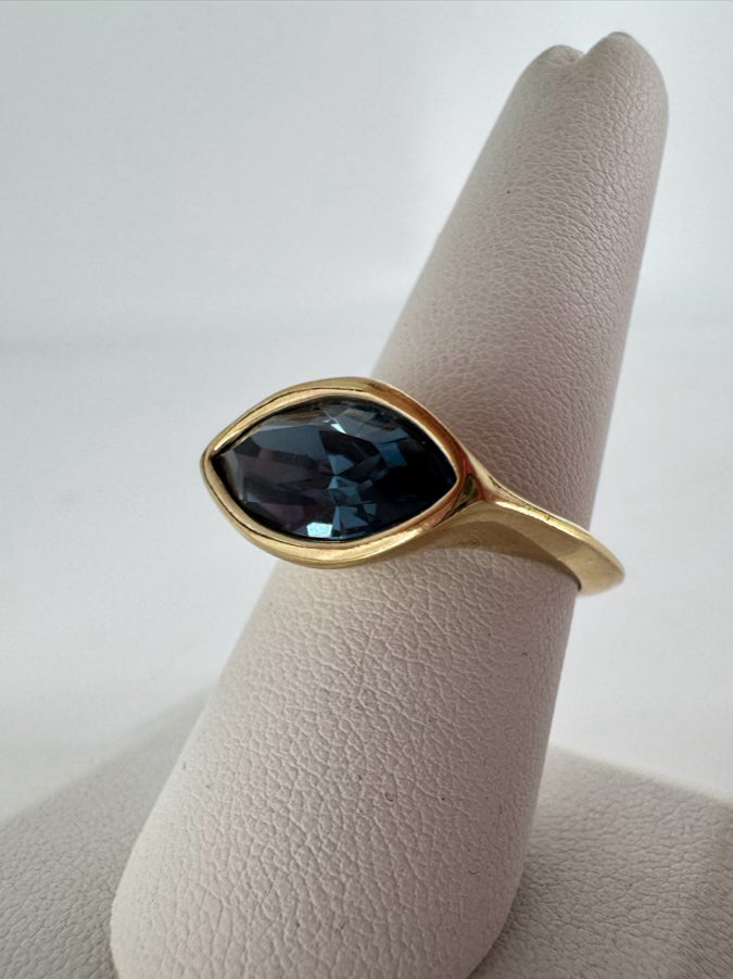 UNO DE 50 Gold Tone Blue Rhinestone Ring