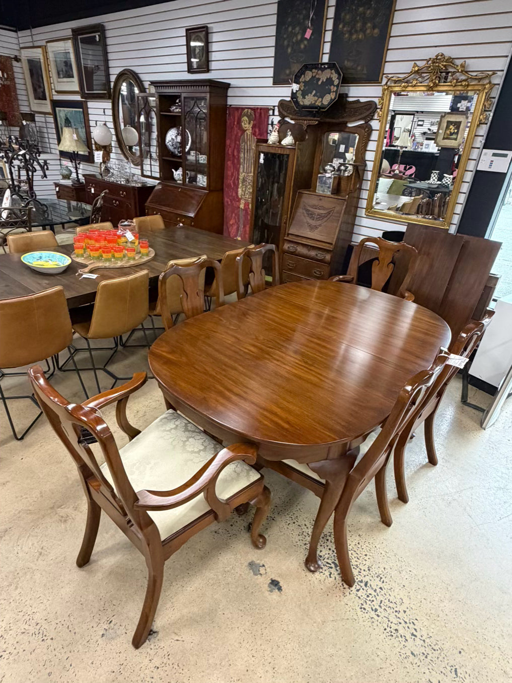 VIRGINIA GALLERIES Henkle Harris Queen Ann Black Walnut Dinning Table & Chairs