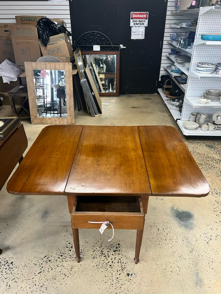 ANTIQUE Cherry Drop Leaf w/ Fluted Legs