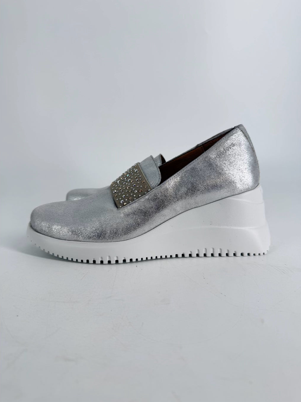 WONDERS Size 38 Silver Platforms