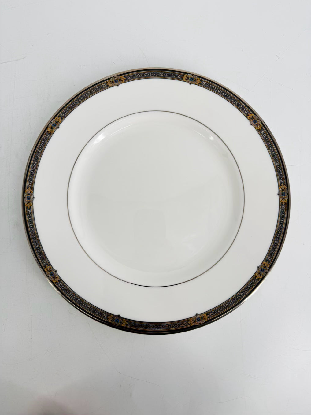 LENOX White, Black & Gold Porcelain Vintage Jewell 5 Piece Dinnerware Setting For 4