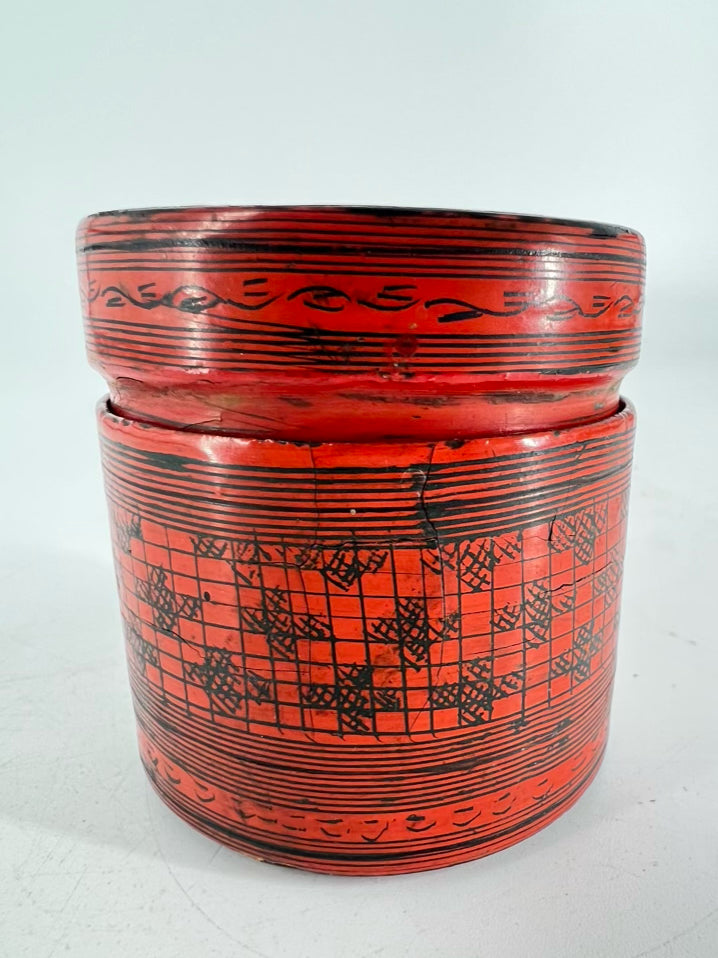 Red Lacquer Betel Trinket Box