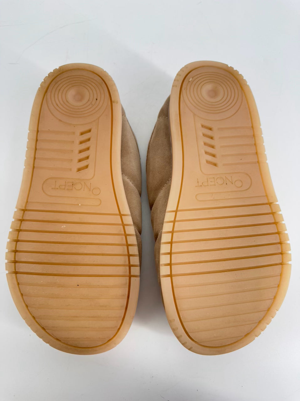 ONCEPT Size 7 Sand Suede Chicago Slippers