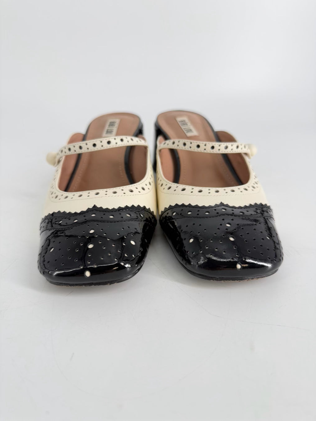 BIBI LOU Size 39 White & Black Kitten heels