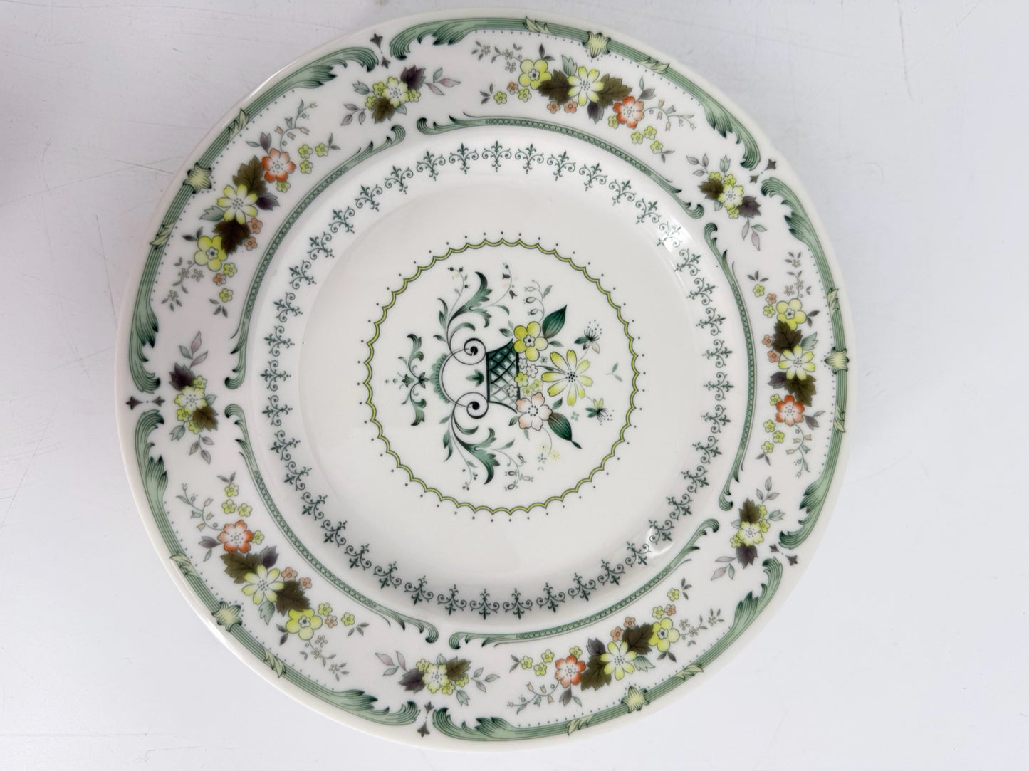 ROYAL DOULTON White & Green Provencal 5 Piece Dinnerware Setting for 6