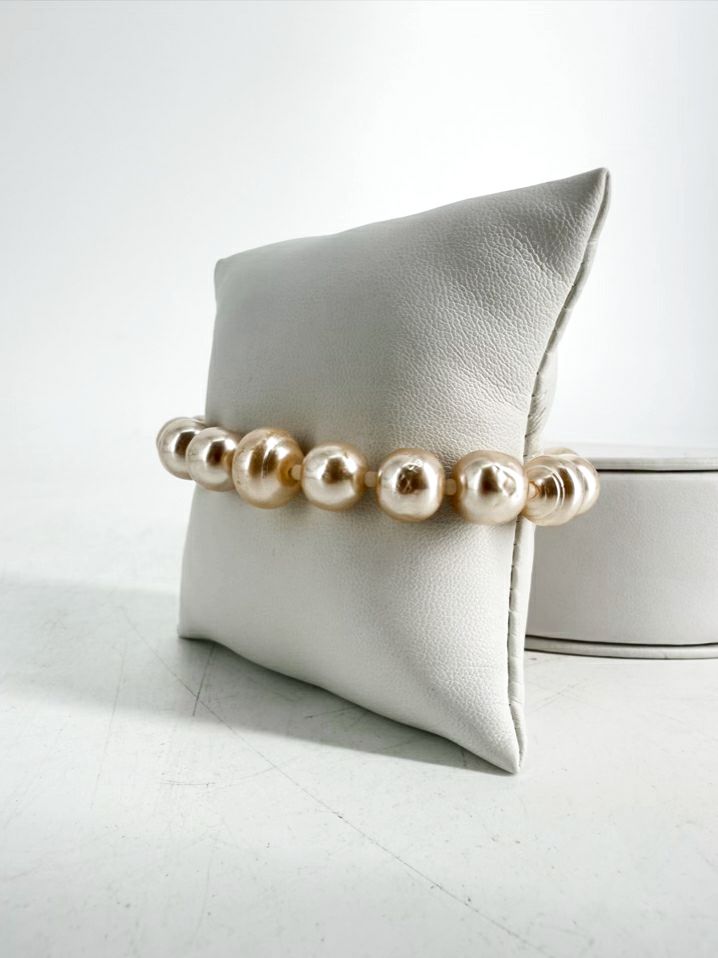 MIRIAM HASKELL Cream Baroque Pearl Bracelet