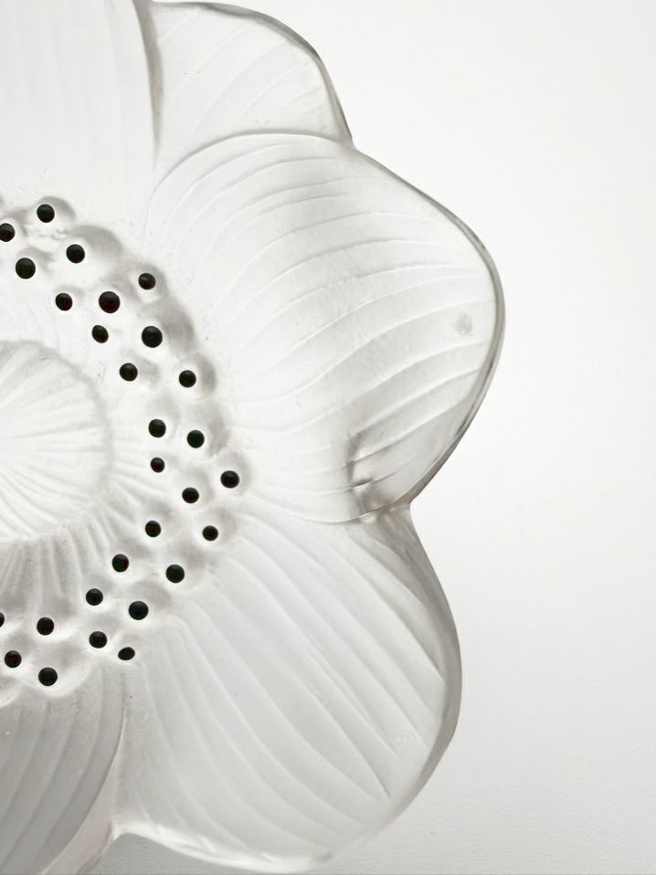 SIGNED LALIQUE Frosted Glass Anemone Object
