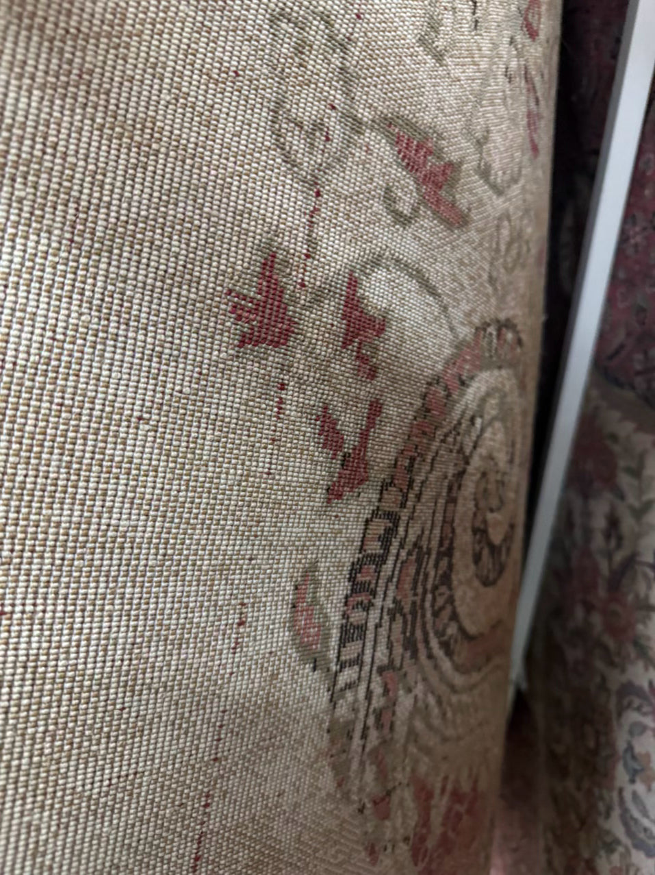 SAFAVIEH Gold & Red Oriental Detail Lyndhurst Round Area Rug