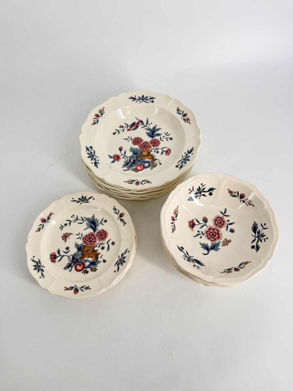 WEDGEWOOD White, Pink & Blue Williamsburg Potpourri China 7 Piece Dinnerware Setting For 6 Includes Serving Pieces