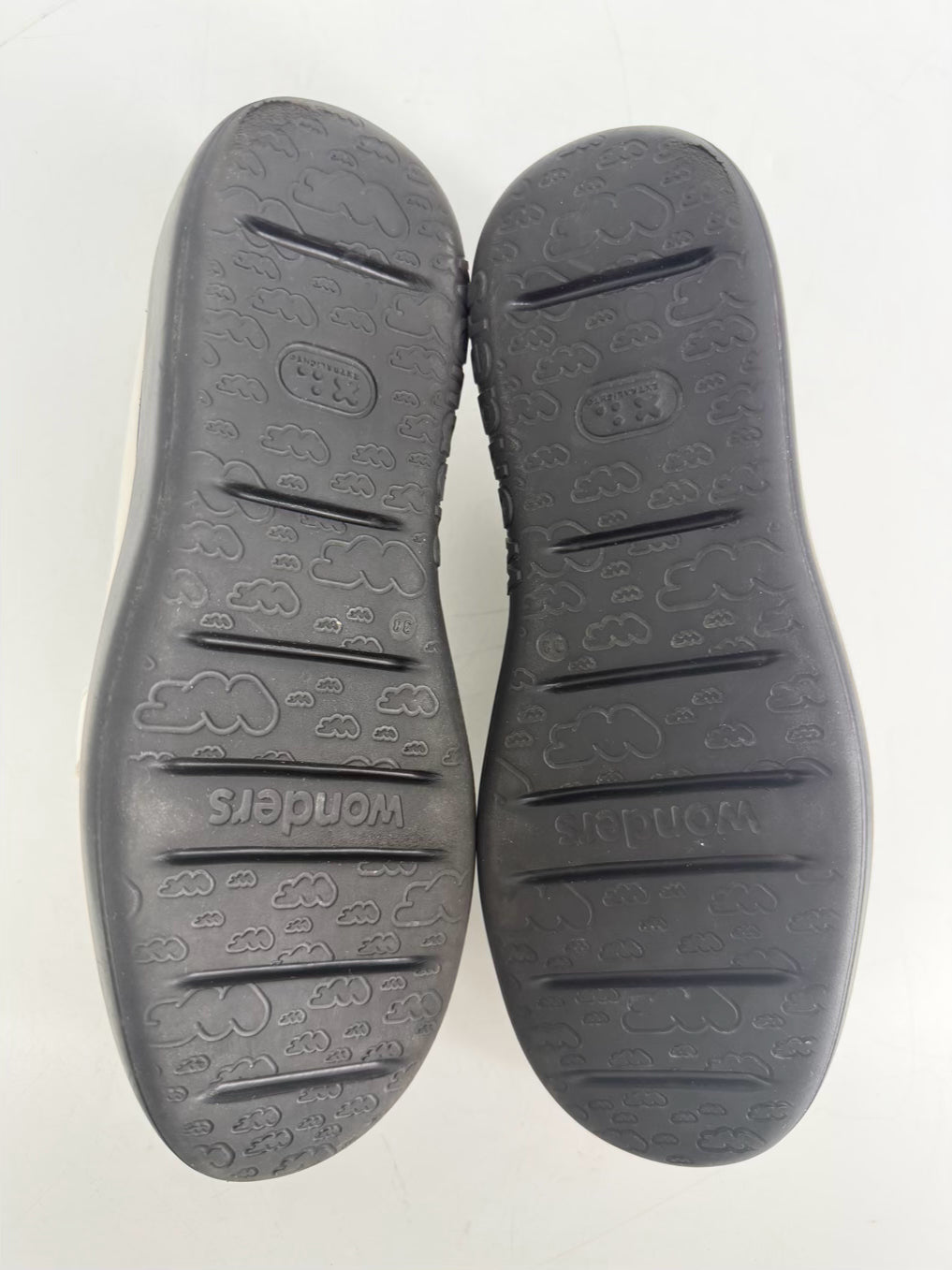 WONDERS Size 38 Black & White Loafers