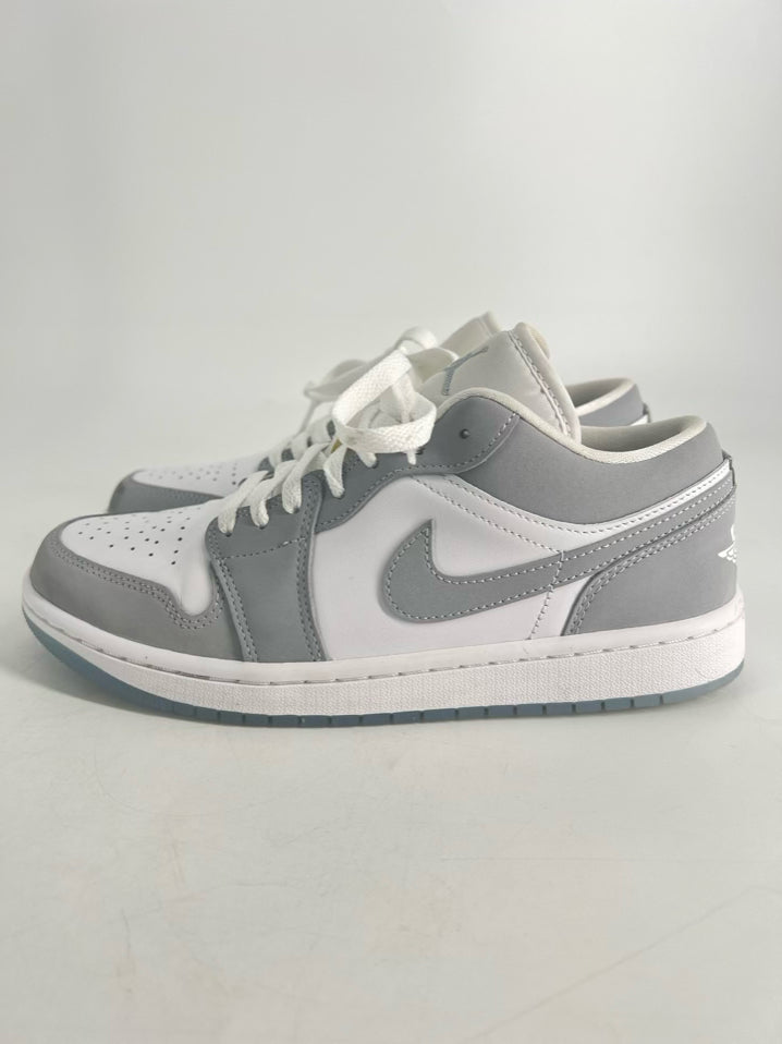 NIKE Size 8 White & Gray Nike Air Jordans Sneakers