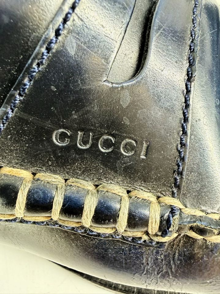GUCCI Size 8.5 Navy Leather Loafers