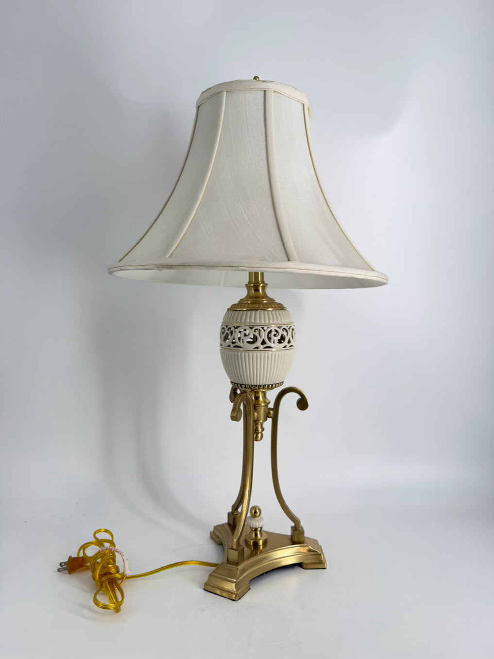 LENOX Tracery Ivory Brass & China Table Lamp w/ Shade