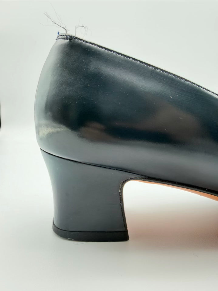 SALVATORE FERRAGAMO Size WMNS 8 Navy Leather Kitten heels