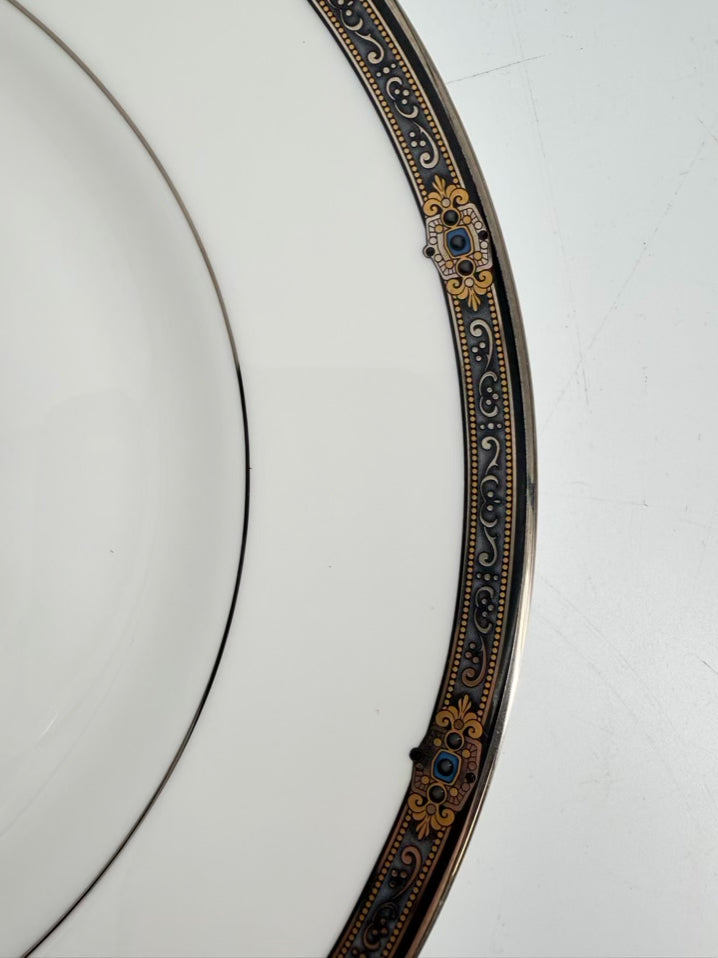 LENOX White, Black & Gold Porcelain Vintage Jewell 5 Piece Dinnerware Setting For 4