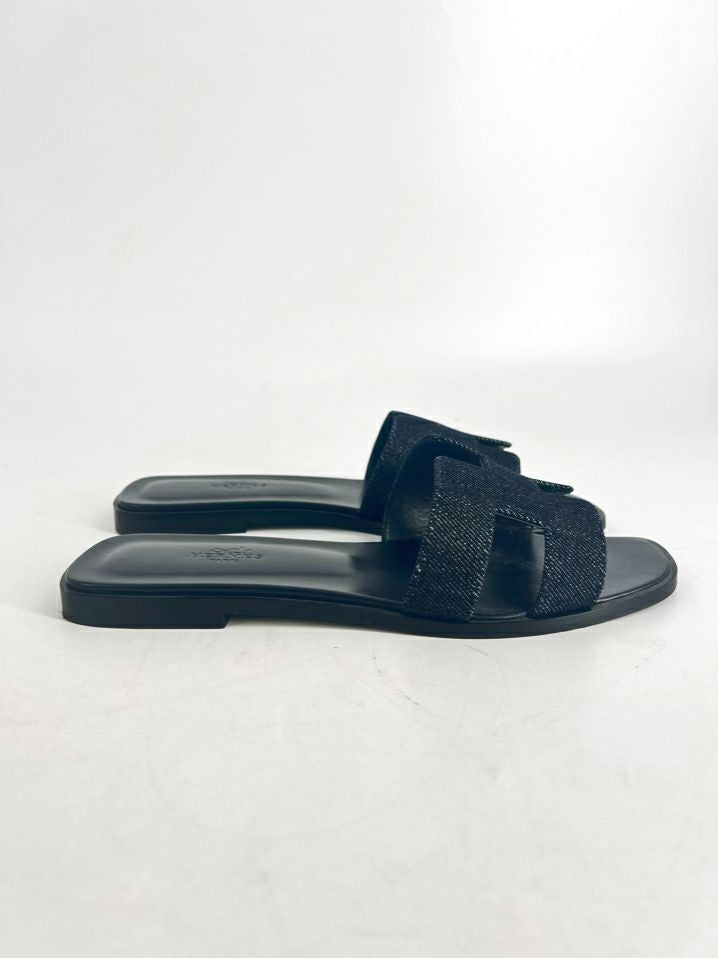 HERMES Size 38.5 Navy Leather & Denim Oran Sandals