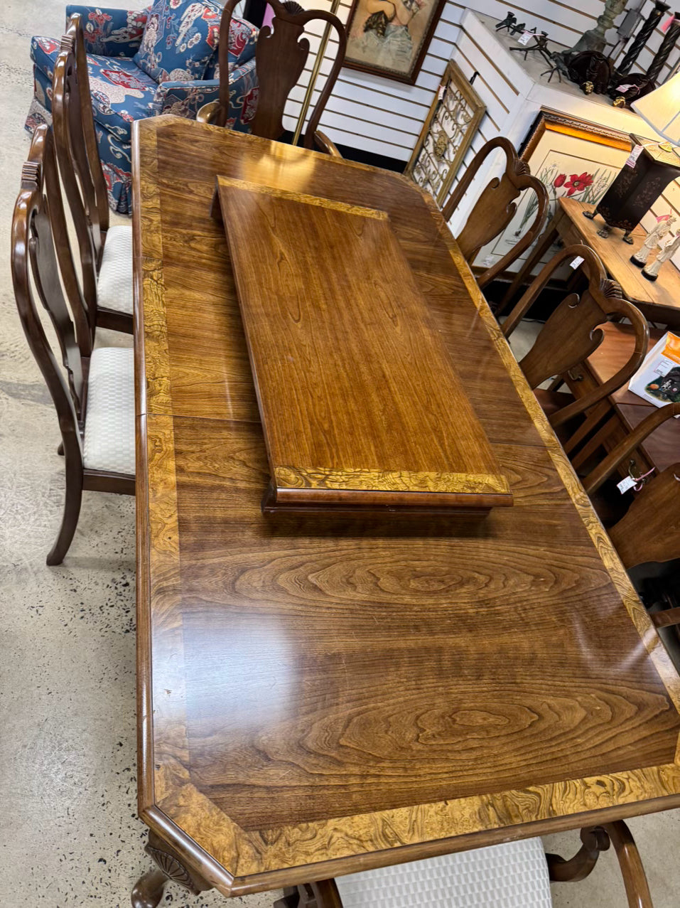 Wood Queen Ann Table & 8 Chairs