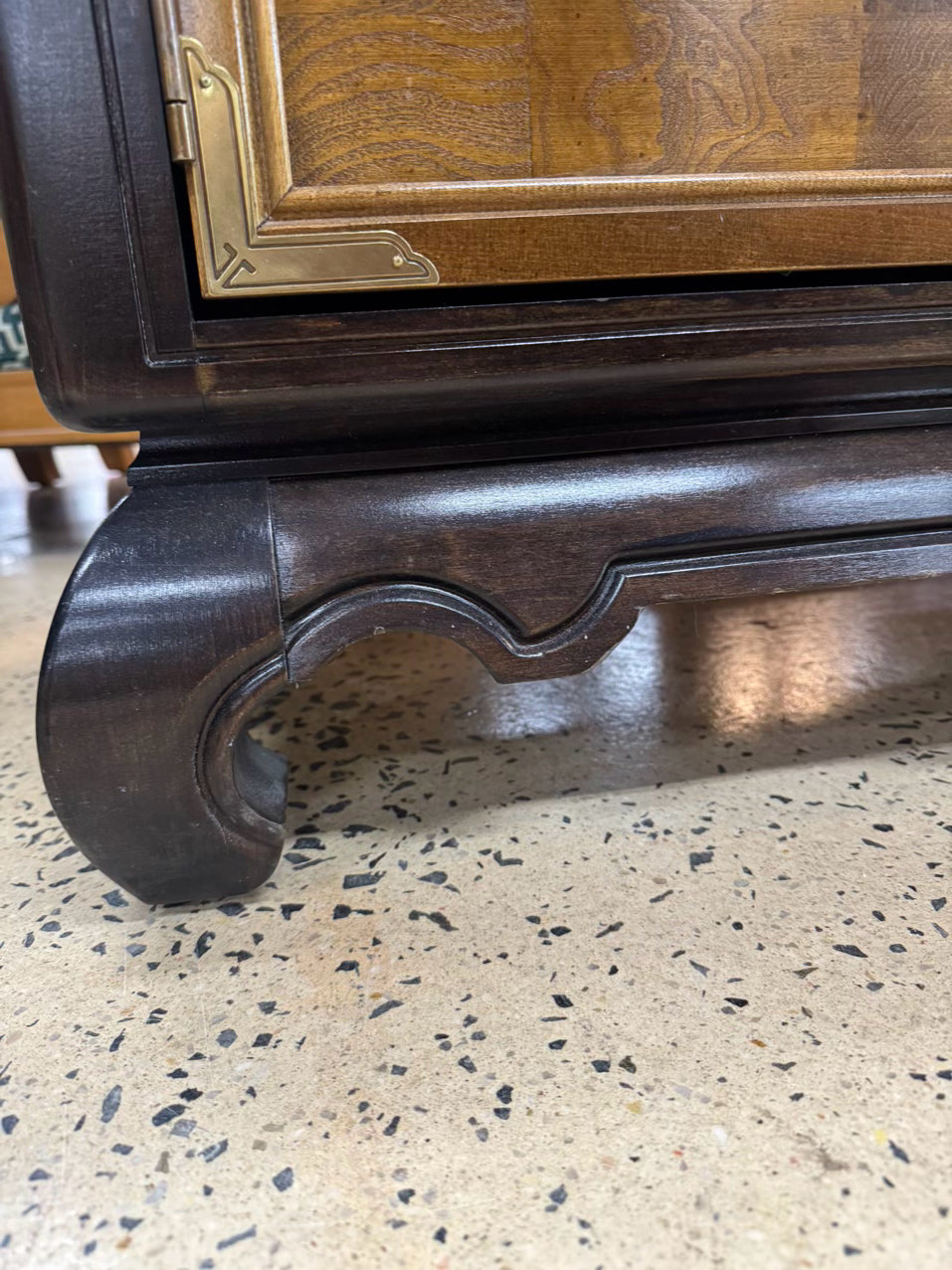 BROYHILL Wood Pull Out Sides Server