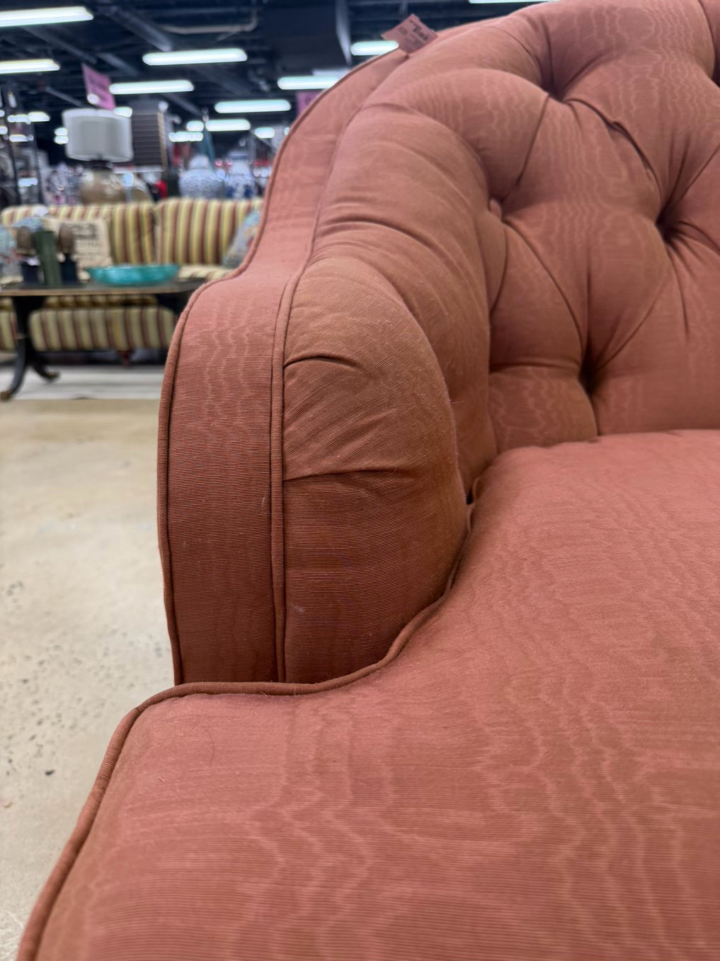 VINTAGE Rose Tufted 2 Cushion Sofa