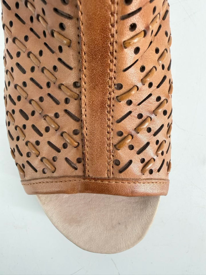 PIKOLINOS Size 38 Cognac Leather Laser Cut Casual Shoes