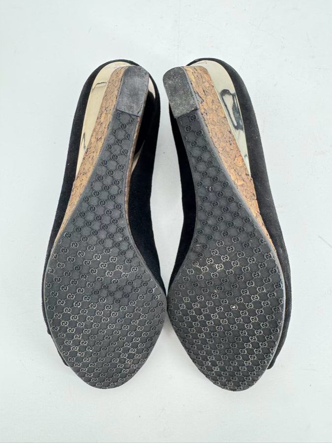 GUCCI Size 8 Black Suede Peep-Toe Wedge