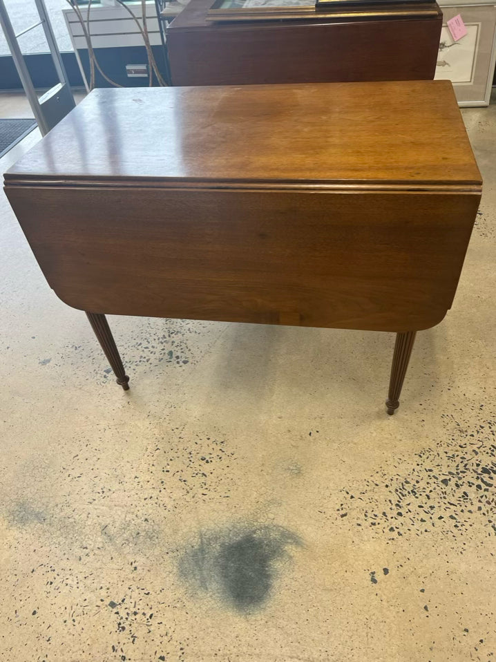 ANTIQUE Cherry Drop Leaf w/ Fluted Legs