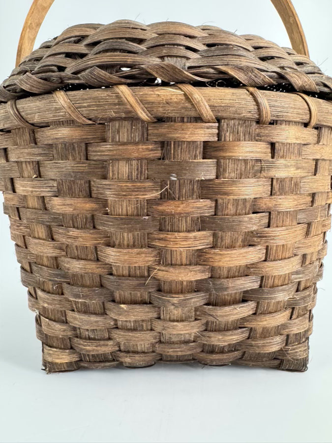 VINTAGE Light Brown Woven Basket w/ Lid