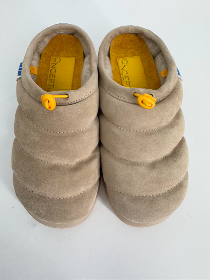 ONCEPT Size 7 Sand Suede Chicago Slippers