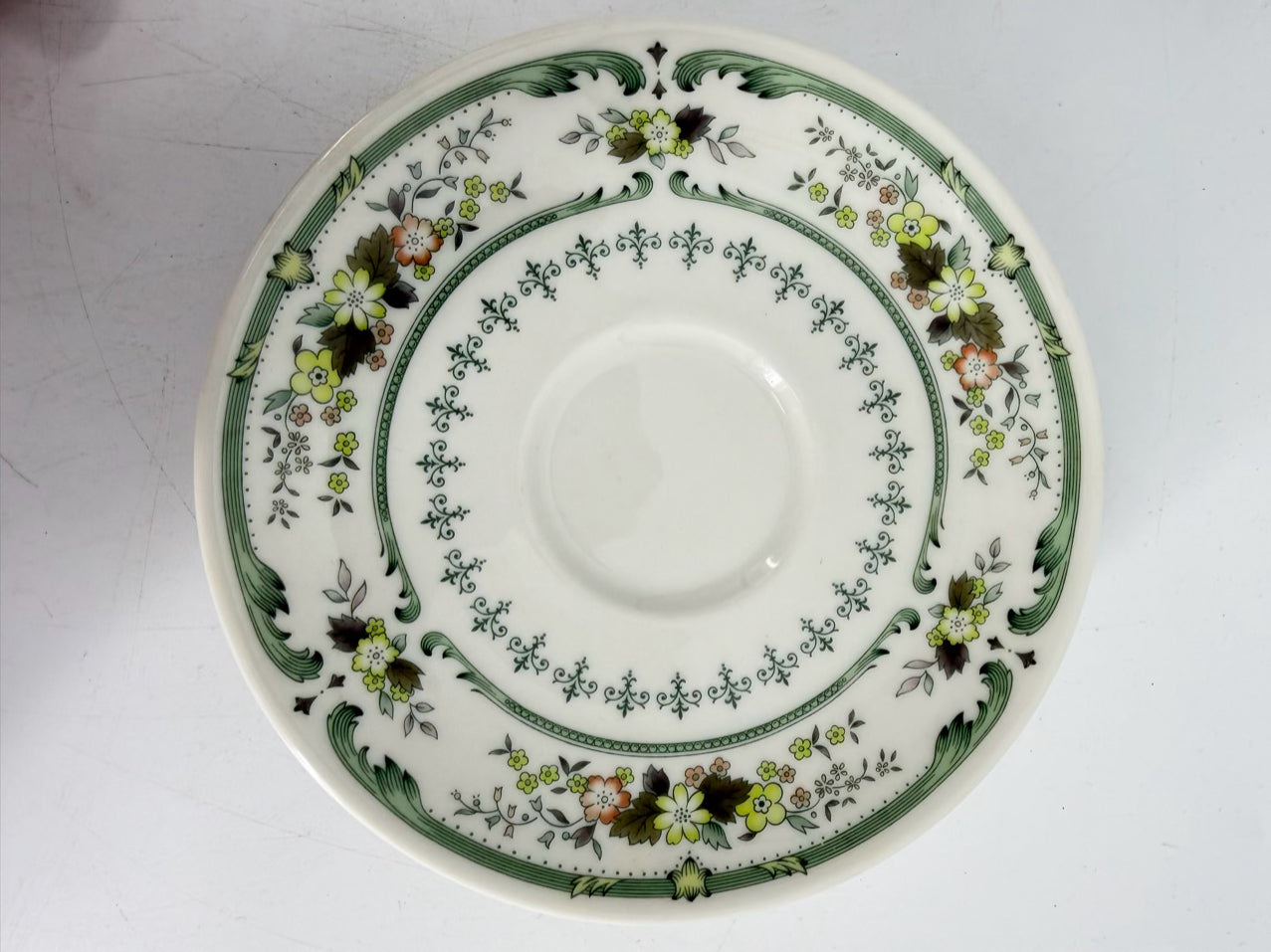 ROYAL DOULTON White & Green Provencal 5 Piece Dinnerware Setting for 6