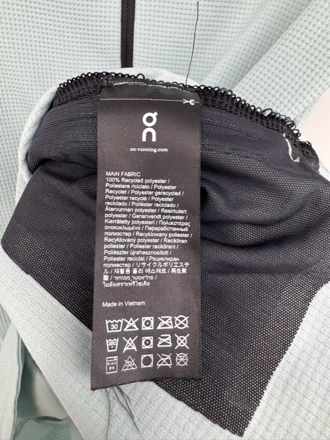 ON CLOUD Size M/L Mint 2-Piece Suit